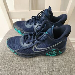 Nike Sneakers- mens/boys - Sz 7 - Kd Trey 5 lx Obsidian